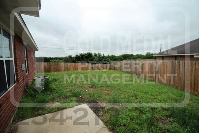 Building Photo - 217 Janelle Dr