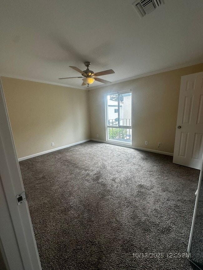 Building Photo - 2 Bedroom Condo