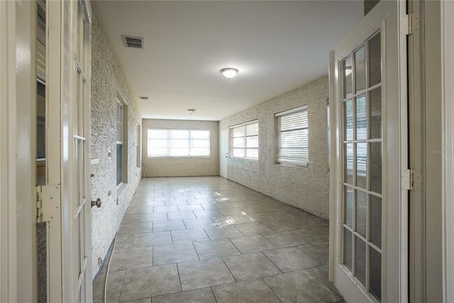 Building Photo - 725 Maderia Ct