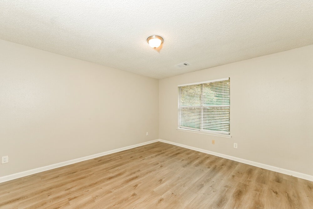 Building Photo - 1612 Picadilly Ct NE