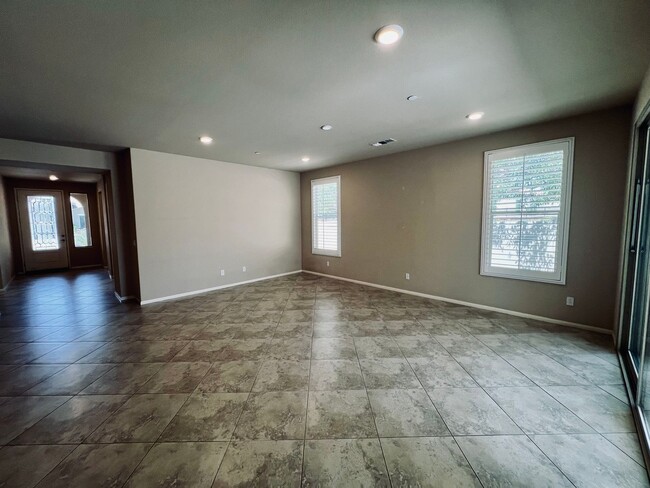 Building Photo - Gorgeous 2 bedroom and 2 bathroom home in ...