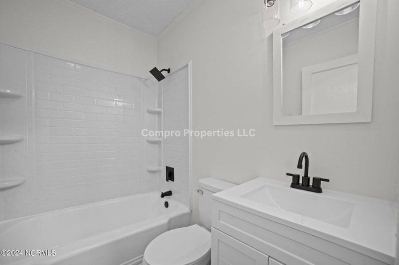 Building Photo - 2516 Sunset Ave