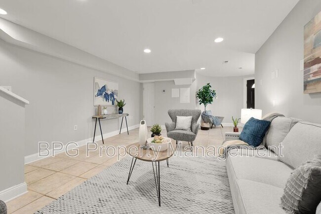 Building Photo - 1819 1st St NW