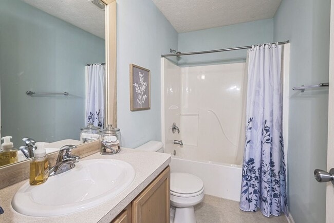 Building Photo - Luxurious 4-Bedroom in Westfield, IN