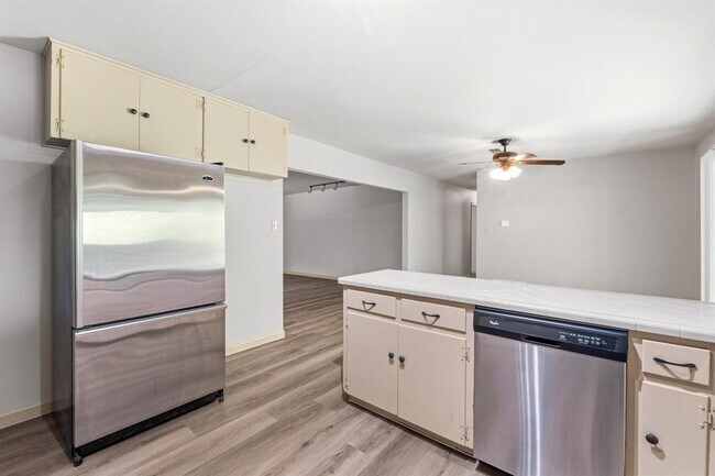 Building Photo - 2414 Havenside Dr