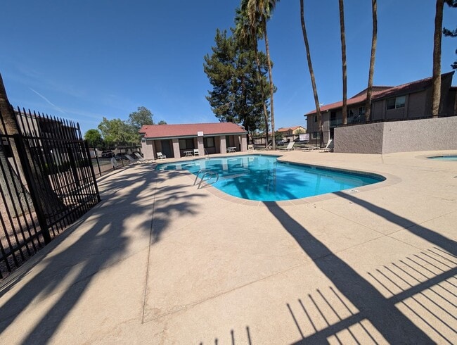 Building Photo - Spacious 1 bedroom/1 bath