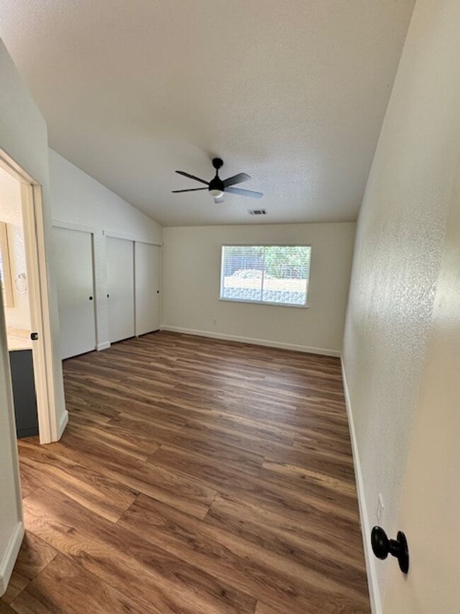 Building Photo - North Hilltop 3 Bedroom Home AVAILABLE FOR...