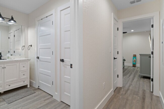 Building Photo - 10358 W Hein Trl