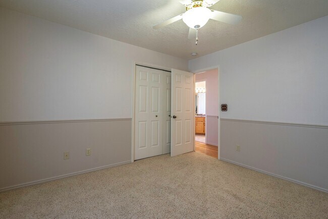 Building Photo - Spacious Stand Alone Home