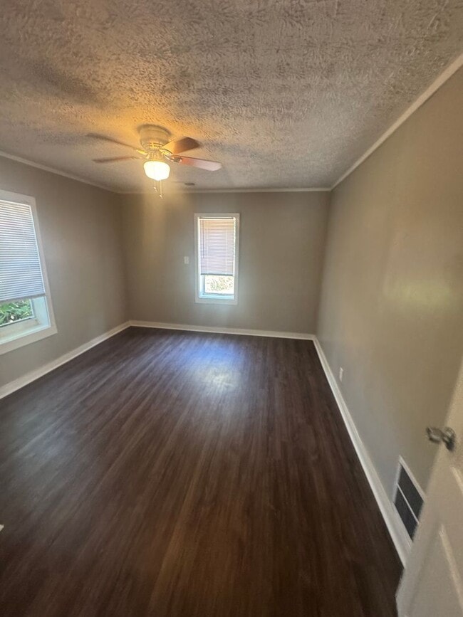 Building Photo - 1558 Tayner St
