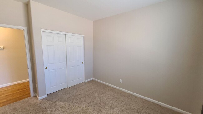 Building Photo - Single Story Sommerset Home!