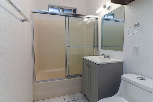 Building Photo - Great Three Bedroom!