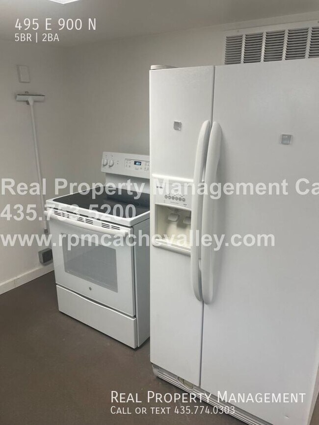 Building Photo - 495 E 900 N