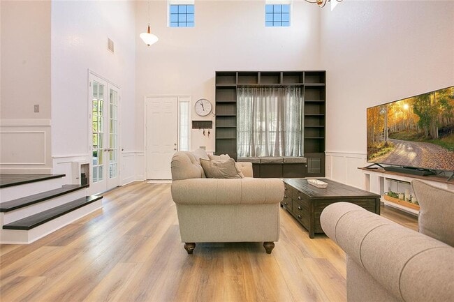 Building Photo - 8555 Abbotsbury Dr