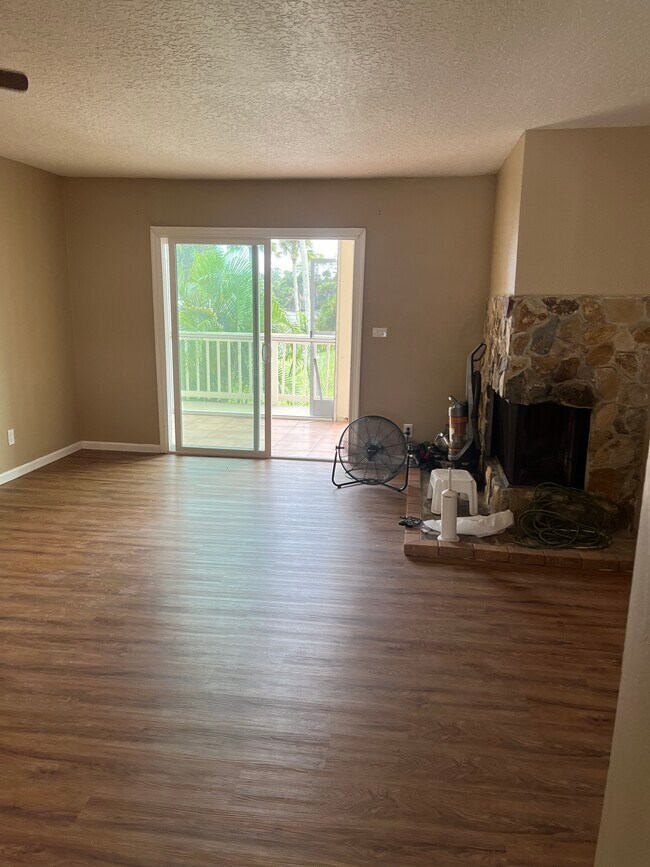 Living room - 4973 Riveredge Dr