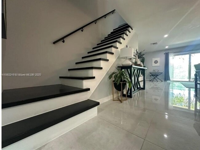 Building Photo - 8443 SW 137th Ave