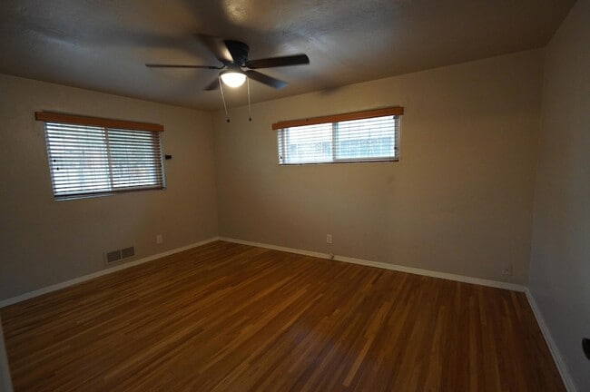 Building Photo - 2806 San Pedro Dr NE