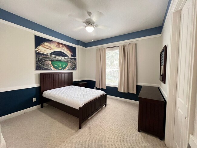 Building Photo - GORGEOUS SINGLE FAMILY HOME - PROPERTY  FU...