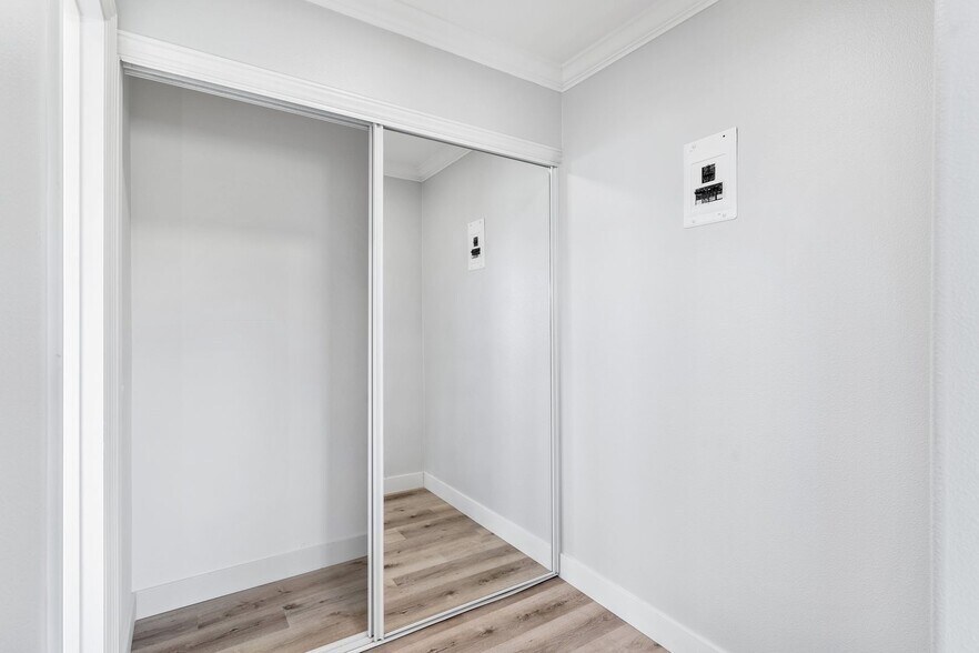 Building Photo - 2884 La Salle Ave