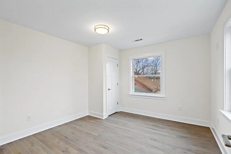 Building Photo - 510 19th Ave N