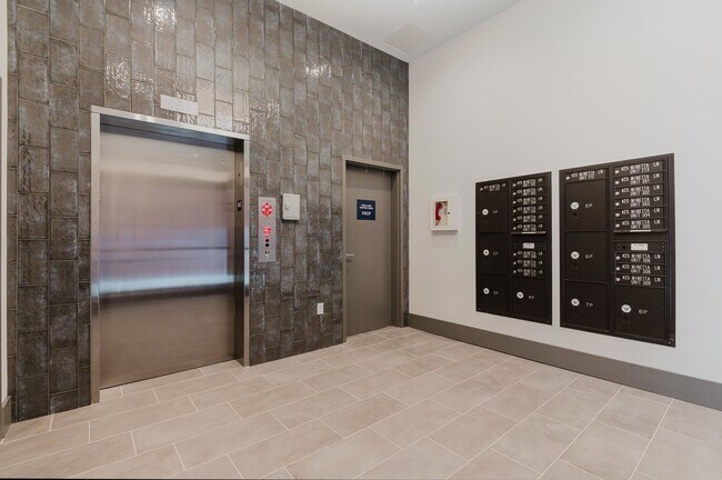 Building Photo - Spacious & Modern Two Bedroom Apartment! *...