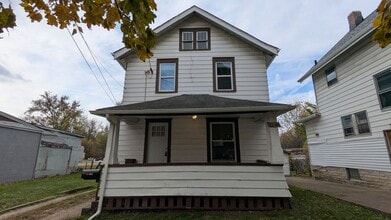 Building Photo - Charming 3-bedroom, 1-bathroom home located in the heart of Akron
