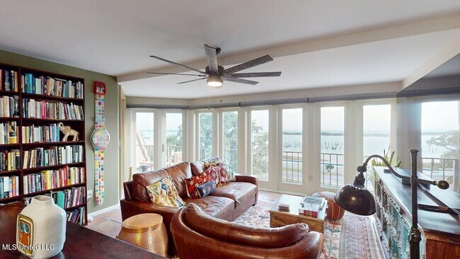 Building Photo - 520 Beach Blvd