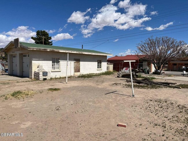 Building Photo - 458 Val Verde St