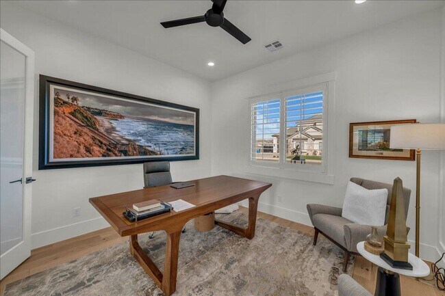 Building Photo - Beautiful 6-Bedroom, 5-Bathroom Home for Rent in Moorland Park