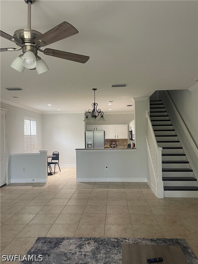 Building Photo - 884 Hampton Cir