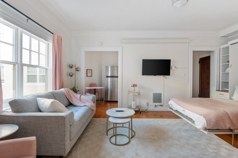 Building Photo - 2015 NW Flanders St