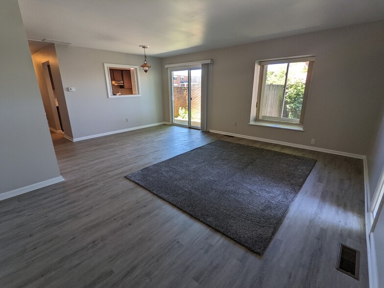 Living room with view to patio door - 4798 Moreland Dr W