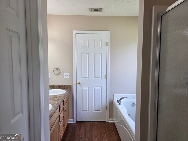 Building Photo - 301 Aspen Arbor