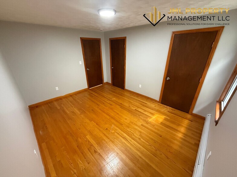 Building Photo - 52 Pitman St