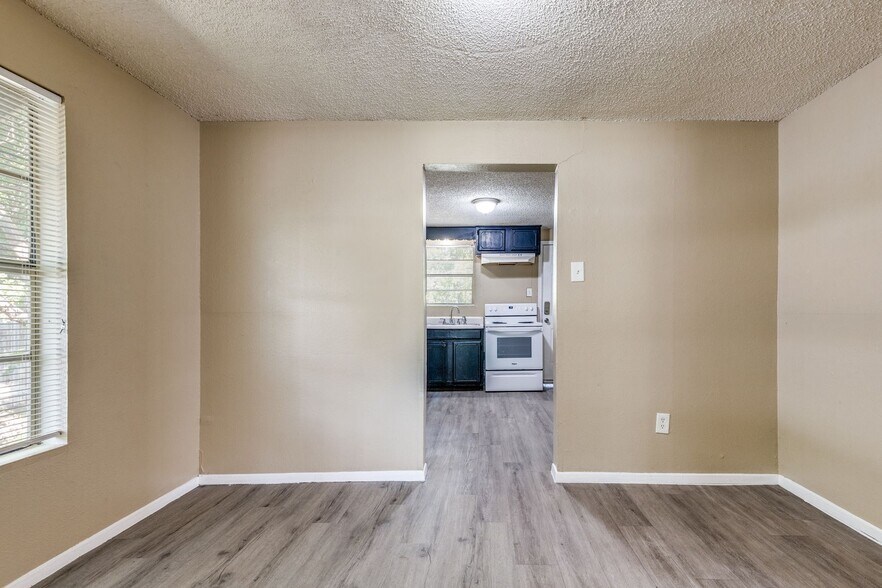 Building Photo - 8100 Doreen Ave