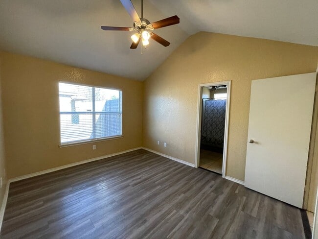 Building Photo - 3817 Water Oak Dr