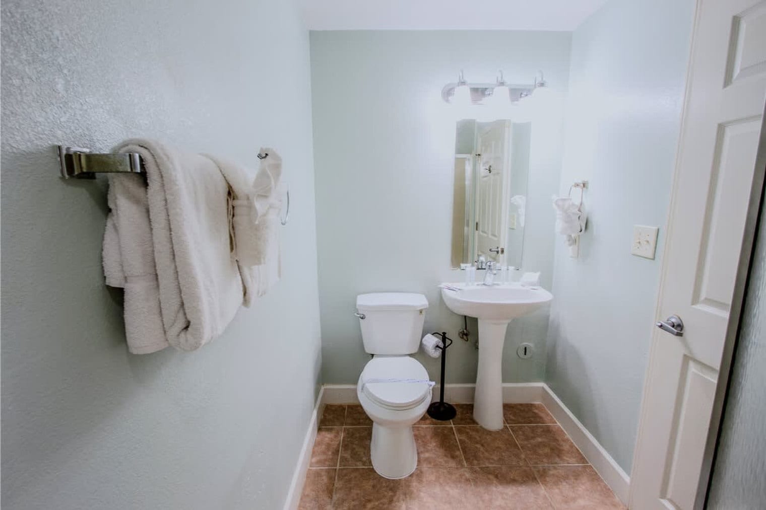 Building Photo - 16819 Front Beach Rd