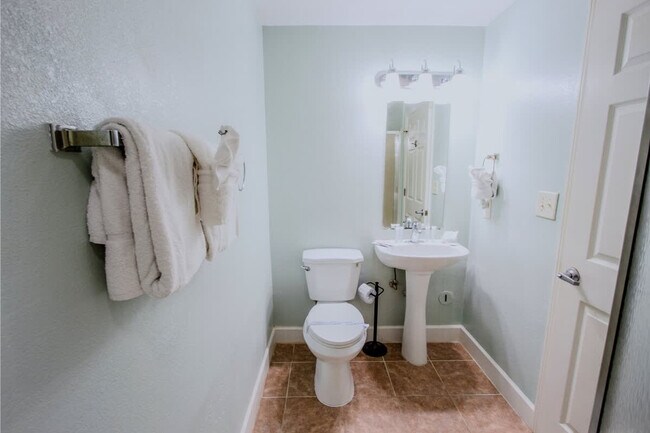 Building Photo - 16819 Front Beach Rd