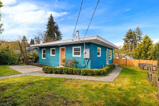 Building Photo - South Seattle/Highline Mid Century Duplex ...