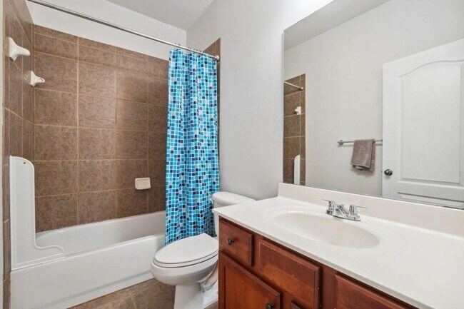 Building Photo - 3808 Fairhill Point