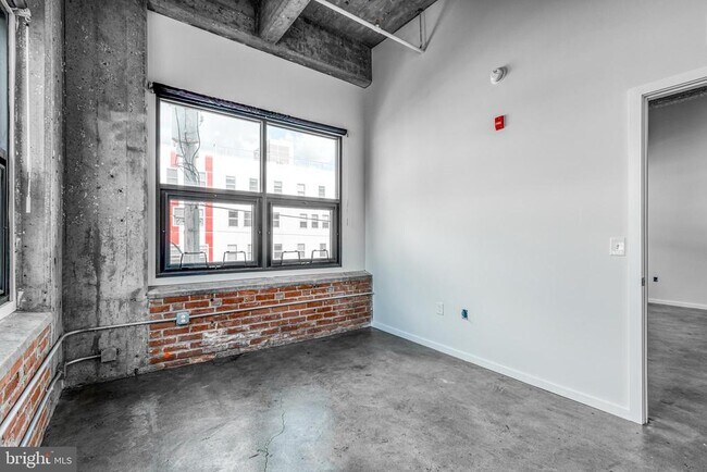 Building Photo - 4800 Brown St
