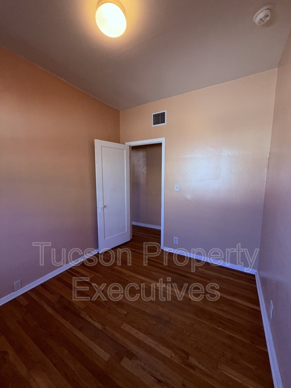 Building Photo - 1222 N Olsen Ave