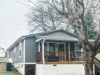 Building Photo - Lovely fully furnished home in the heart o...