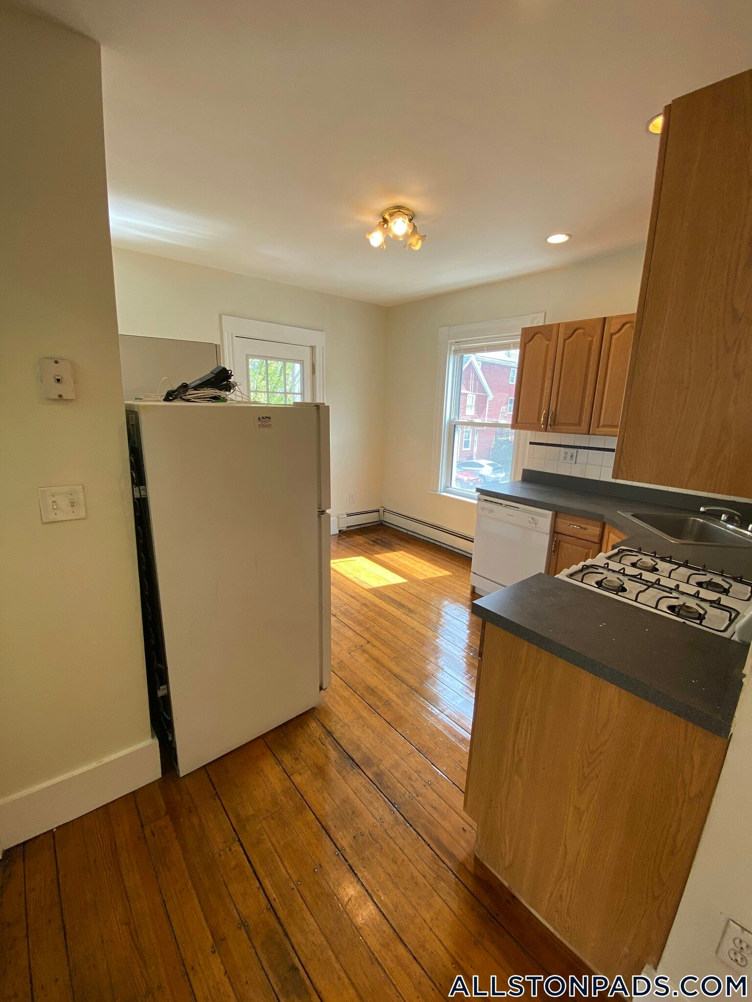 Building Photo - 25 Everett St