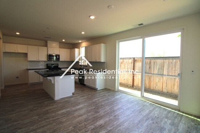 Building Photo - Newer 4bd/3ba Folsom Home with 2 Car Garage