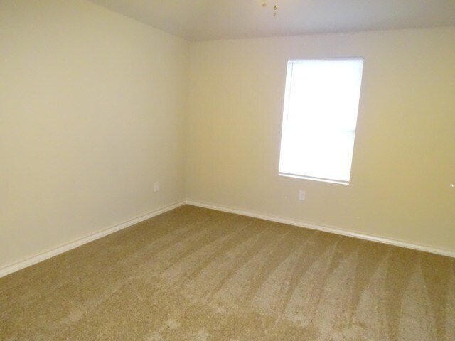 Building Photo - 7010 Lakeview Dr.