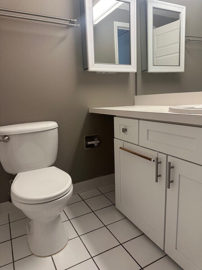 Building Photo - 5830 Oakwood Dr