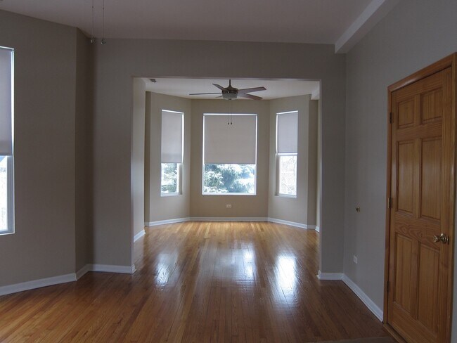 Building Photo - 2733 N Mozart St