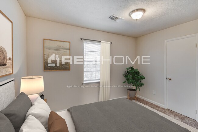 Building Photo - 4429 43rd Ave N
