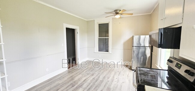 Building Photo - 303 Broad St W